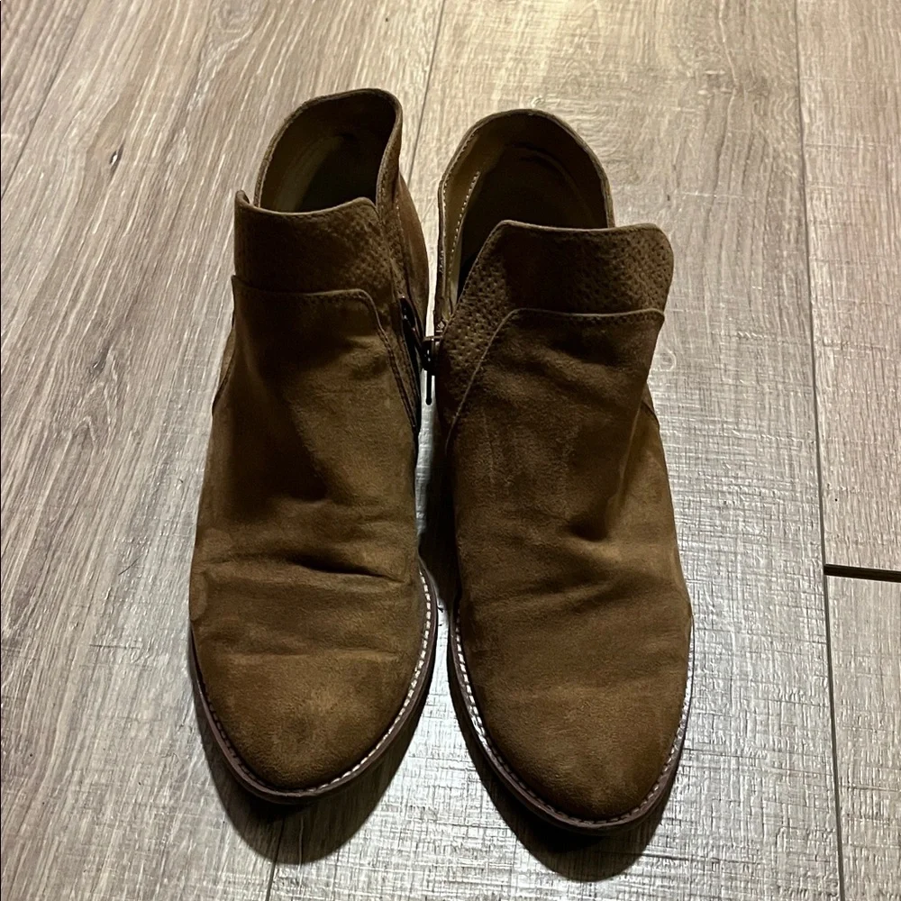 DV by Dolce Vita Tan Chukka Boots Size 7.5